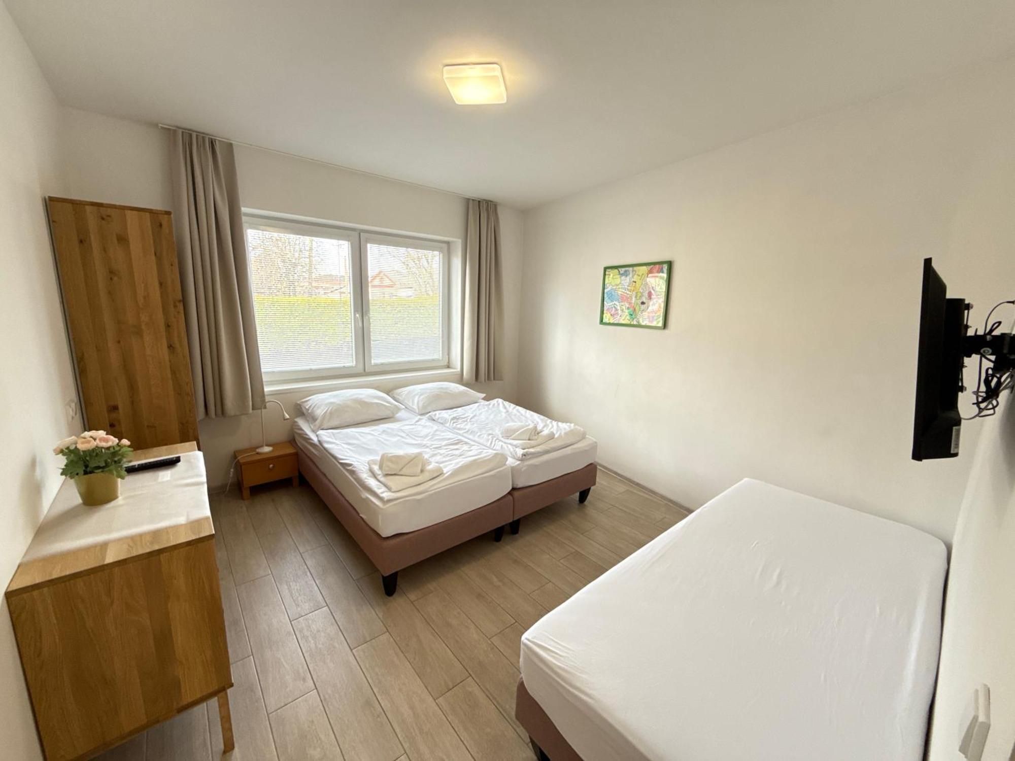 Apartmany Leto Frýdek-Místek エクステリア 写真
